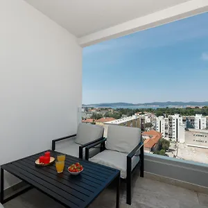 Malo Center - Rooftop, Wifi, Parking Apartment Zadar